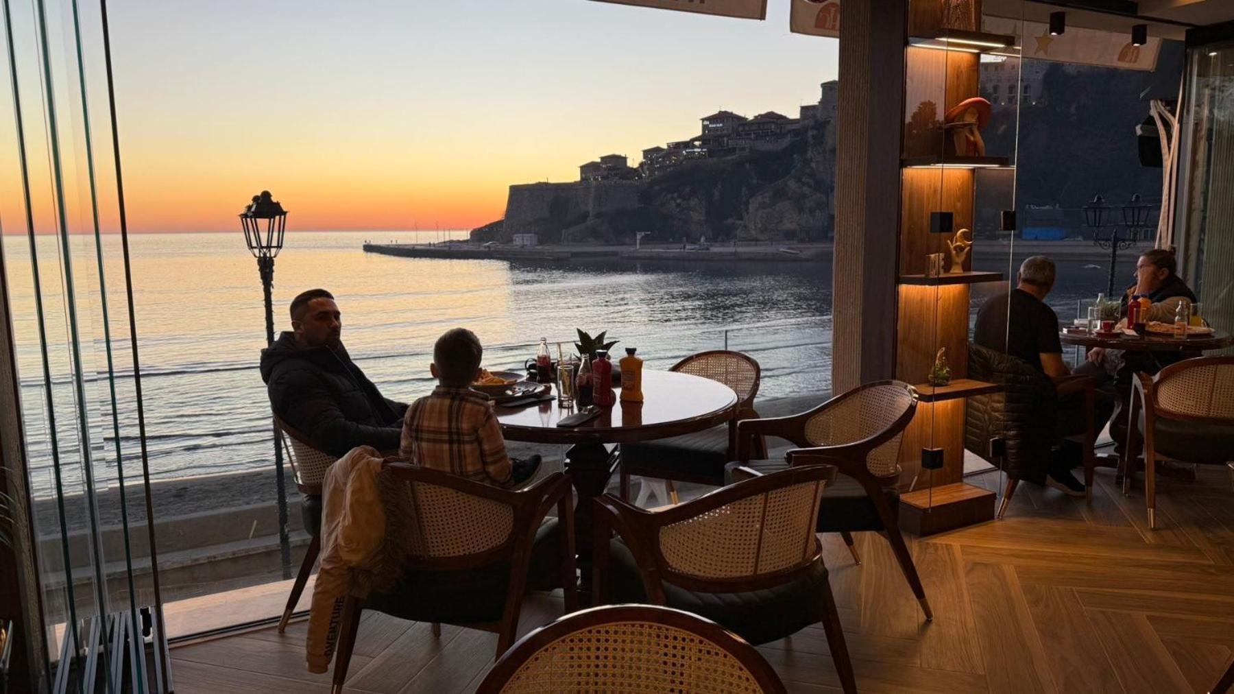 Continental Hotel Ulcinj Exteriör bild