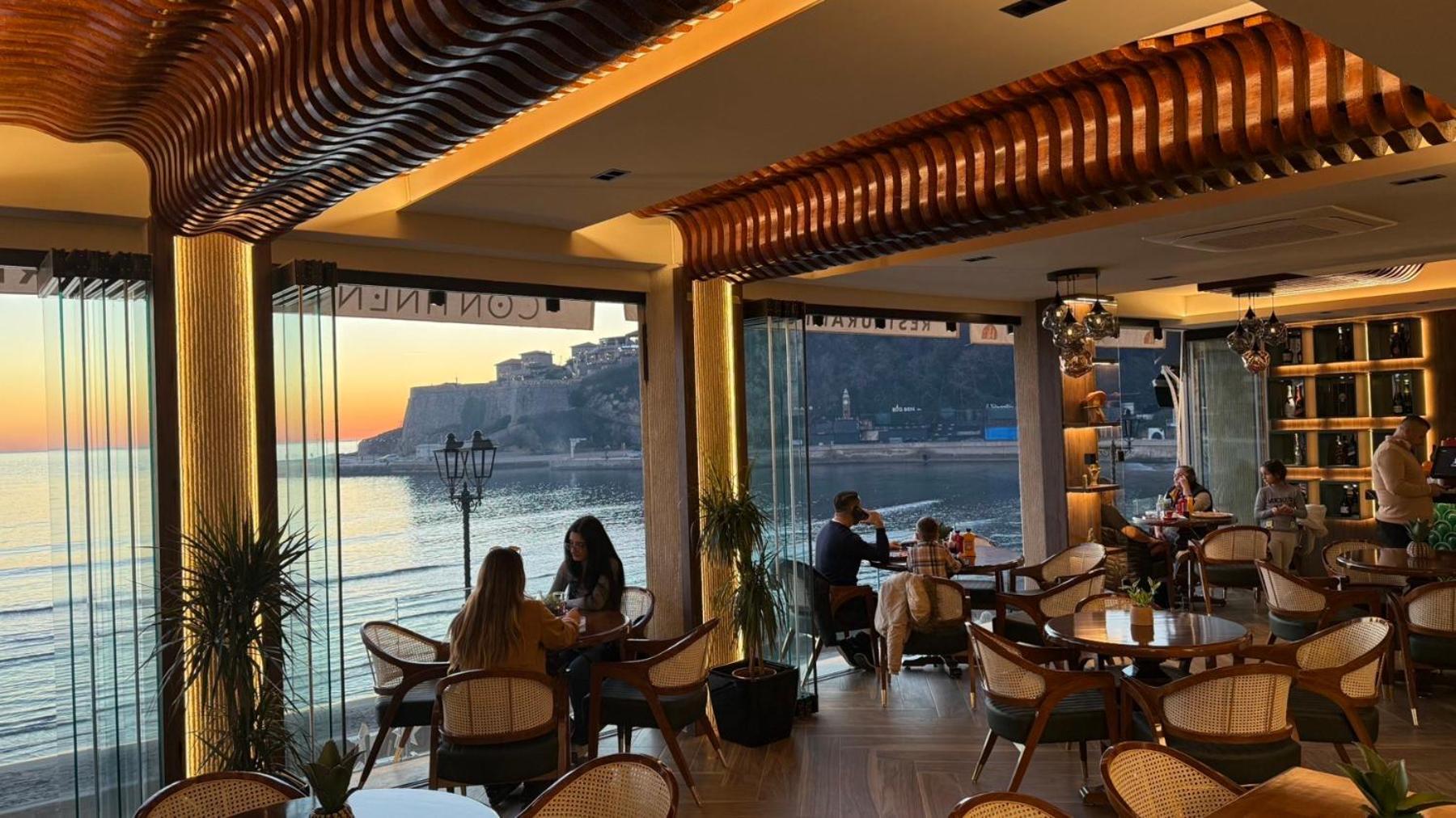 Continental Hotel Ulcinj Exteriör bild